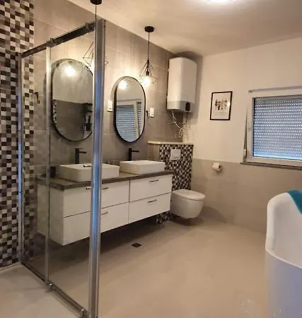 Mimoza 로고즈니차