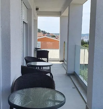 Mimoza * Rogoznica (Sibenik-Knin)