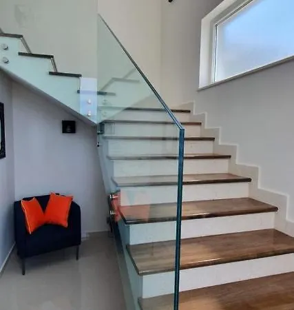 Mimoza 로고즈니차