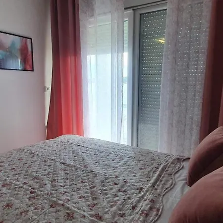 펜션 Mimoza 로고즈니차