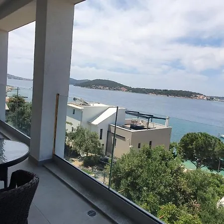 Mimoza 펜션 로고즈니차