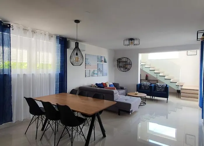 Mimoza Rogoznica (Sibenik-Knin)