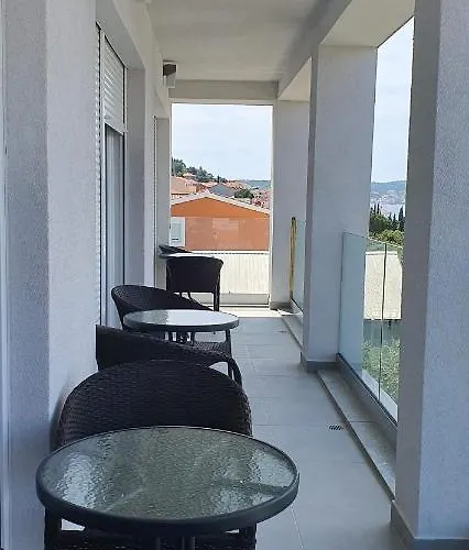 Mimoza * Rogoznica (Sibenik-Knin)