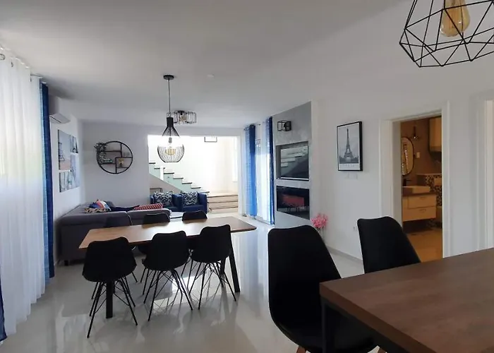 Mimoza Rogoznica (Sibenik-Knin)